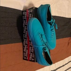 Authentica New Era Vans